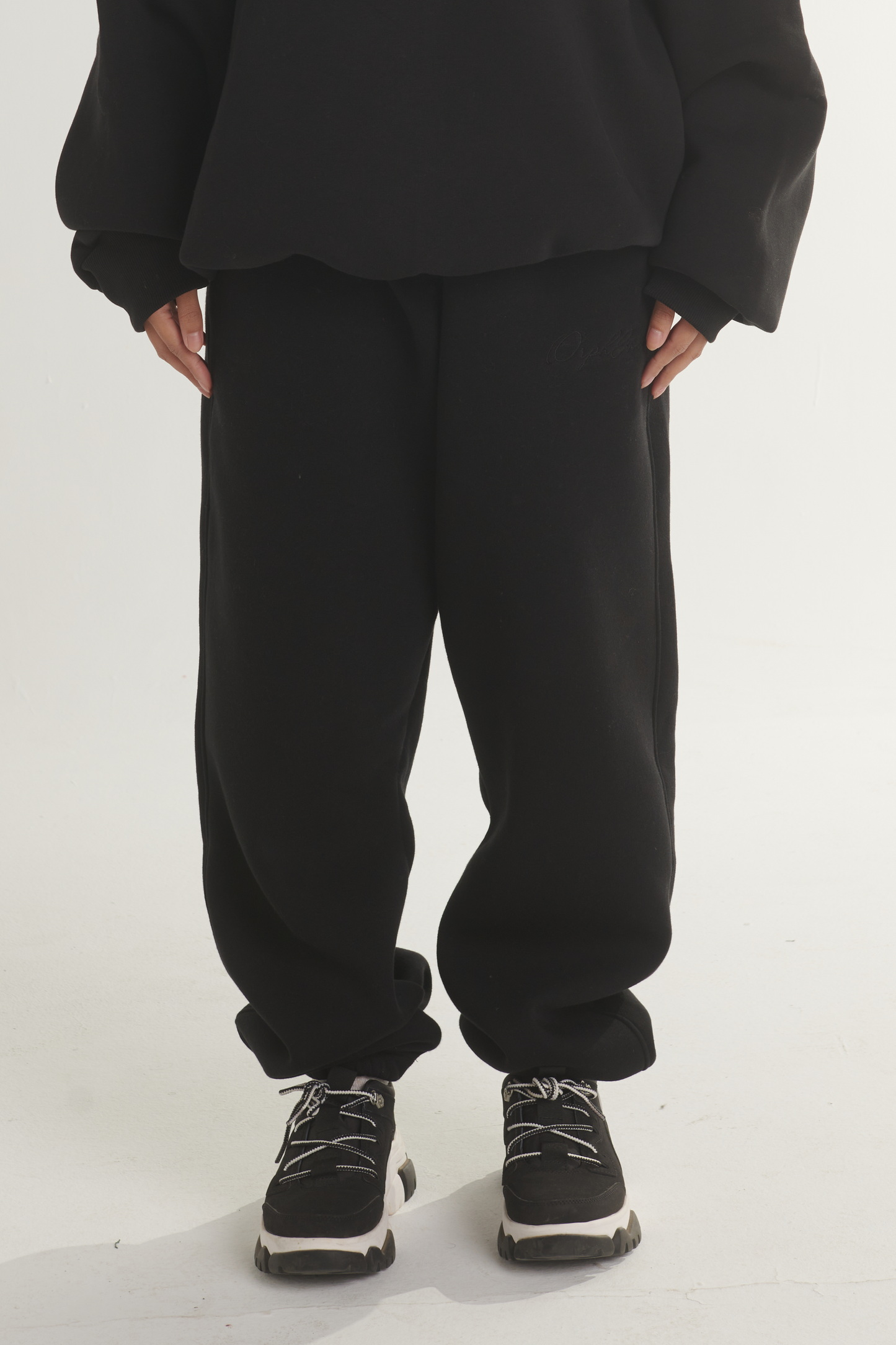 BLACK ELASTIC CUFF JOGGER